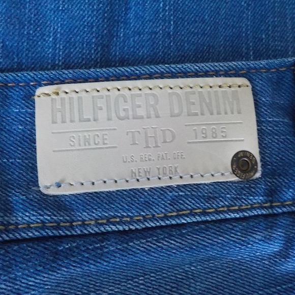 Tommy Hilfiger Loose Fit Wide Leg Jeans - Picture 3 of 9